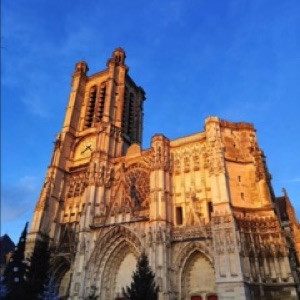 Troyes en un week-end avec @mai_lv : une belle découverte hivernale de la culture champenoise, big up au très riche Musée d'art moderne, installé dans l'ancien palais épiscopal, situé à côté de la cathédrale 😎.#troyes